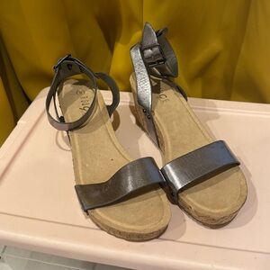 Rouge Helium Metallic Silver Sandals